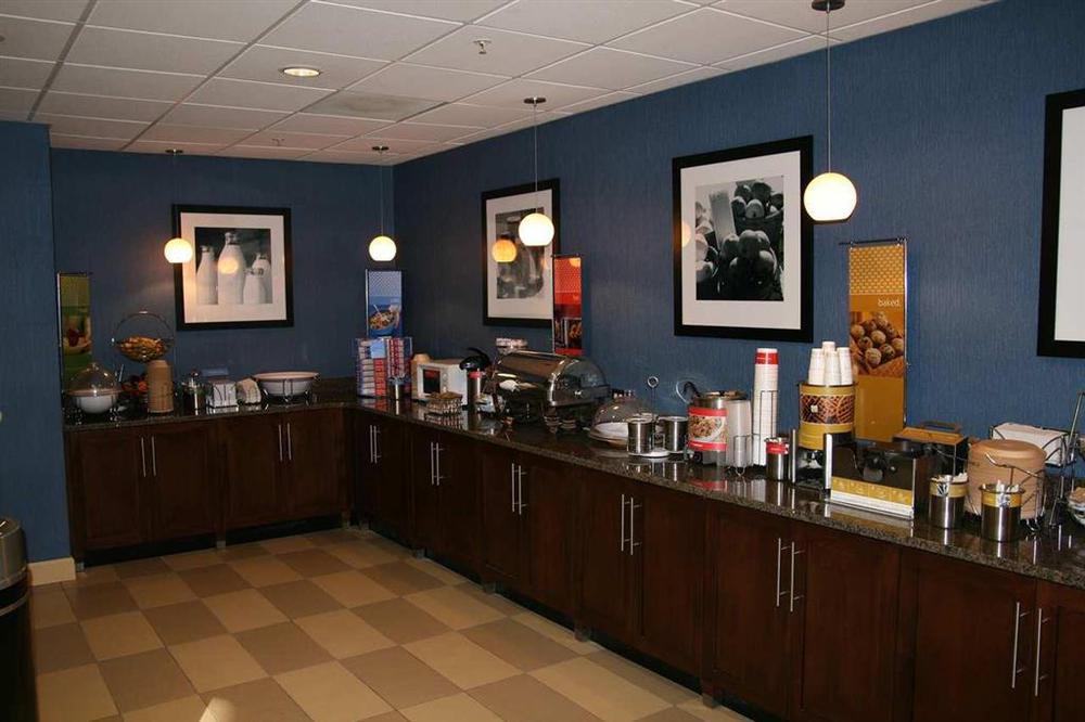Hampton Inn Salem East - Electric Road Ресторан фото